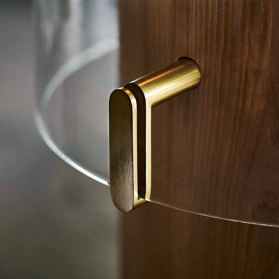 EcoSmart Fire Pillar 3L Oak Finish - Angled Close up of Glass Support Detail